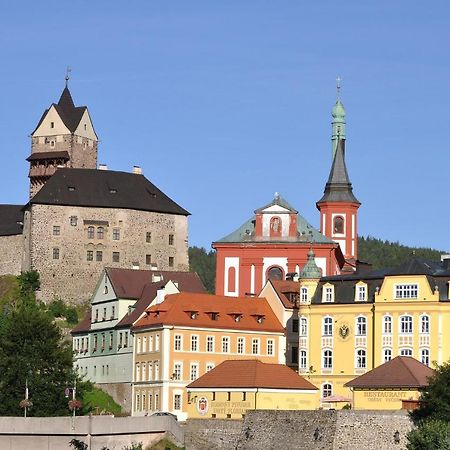 Hotel Cisar Ferdinand Локет Екстериор снимка
