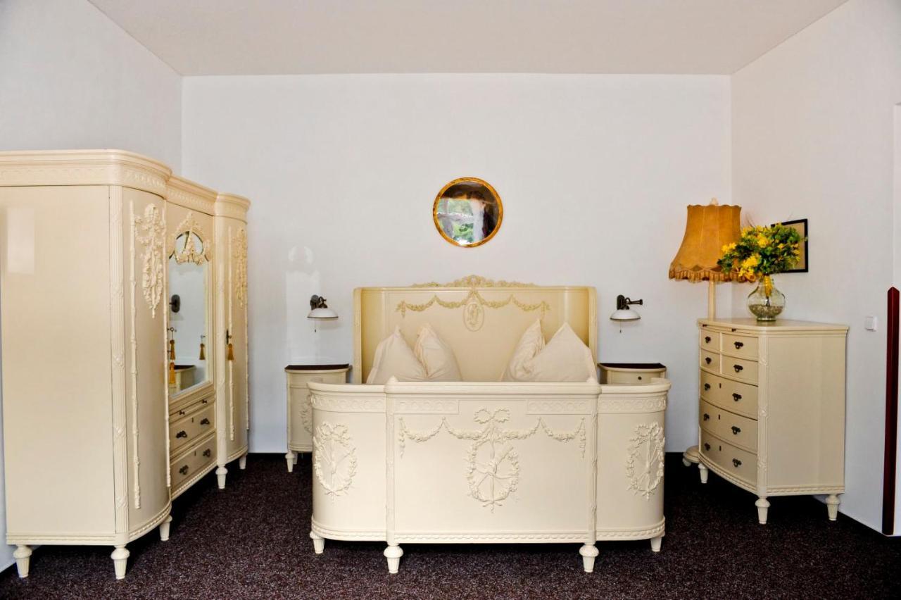 Hotel Cisar Ferdinand Локет Екстериор снимка
