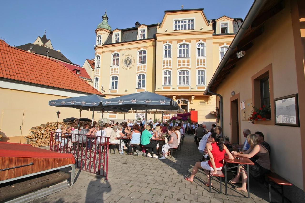 Hotel Cisar Ferdinand Локет Екстериор снимка