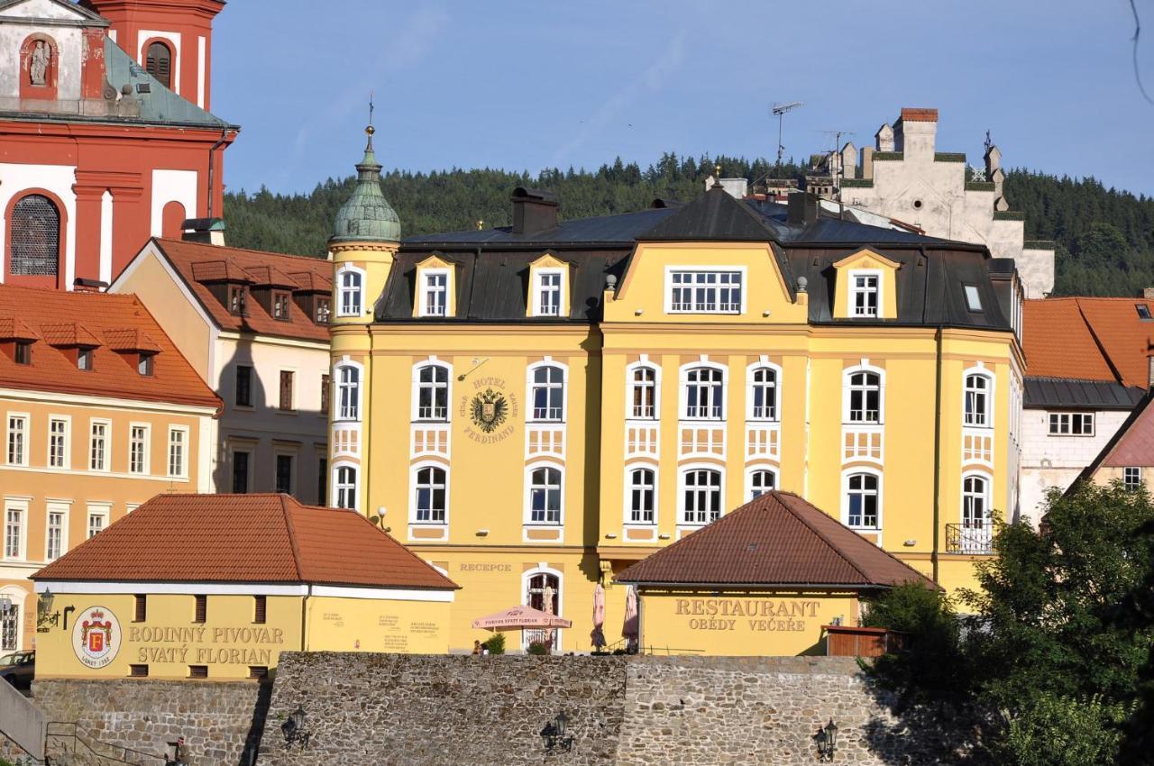 Hotel Cisar Ferdinand Локет Екстериор снимка