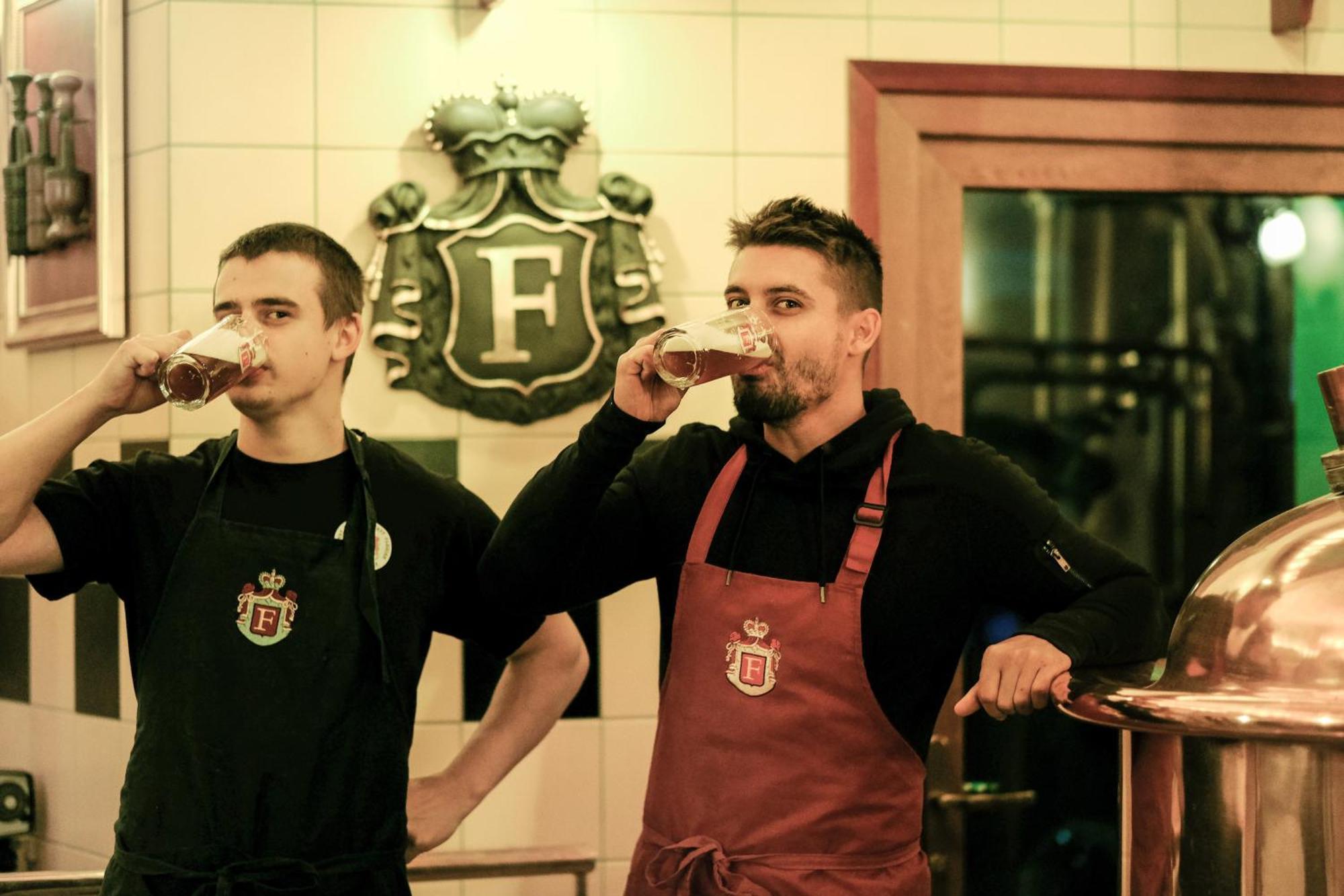 Hotel Cisar Ferdinand Локет Екстериор снимка