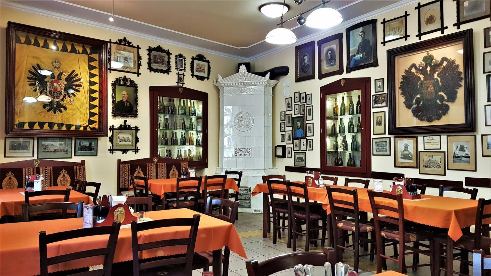 Hotel Cisar Ferdinand Локет Екстериор снимка