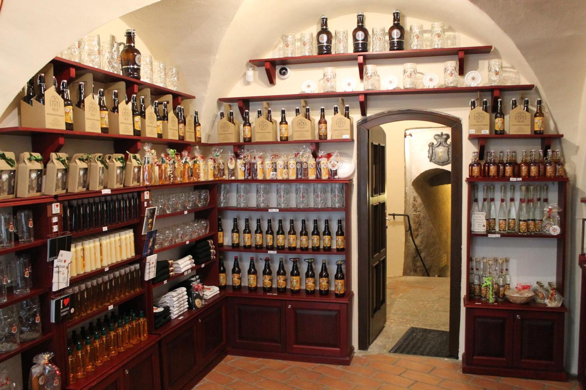 Hotel Cisar Ferdinand Локет Екстериор снимка