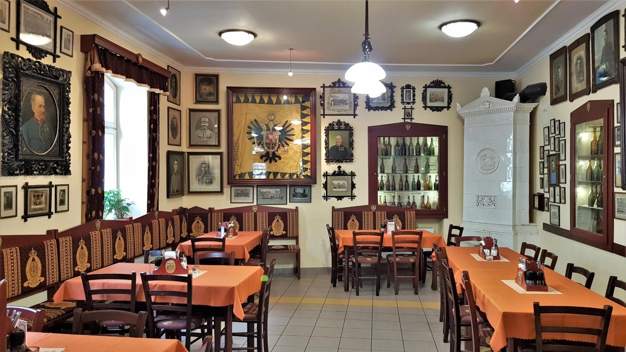 Hotel Cisar Ferdinand Локет Екстериор снимка