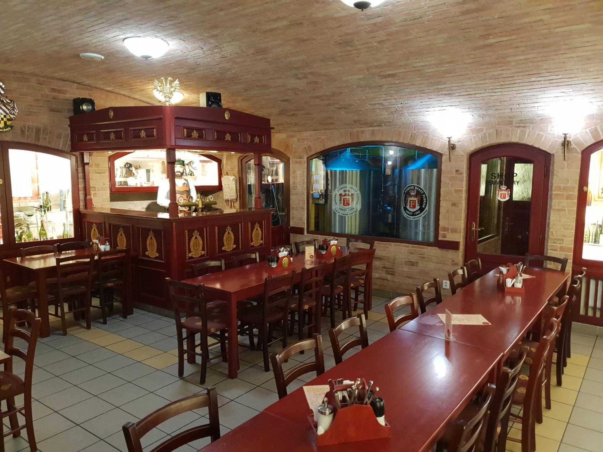 Hotel Cisar Ferdinand Локет Екстериор снимка