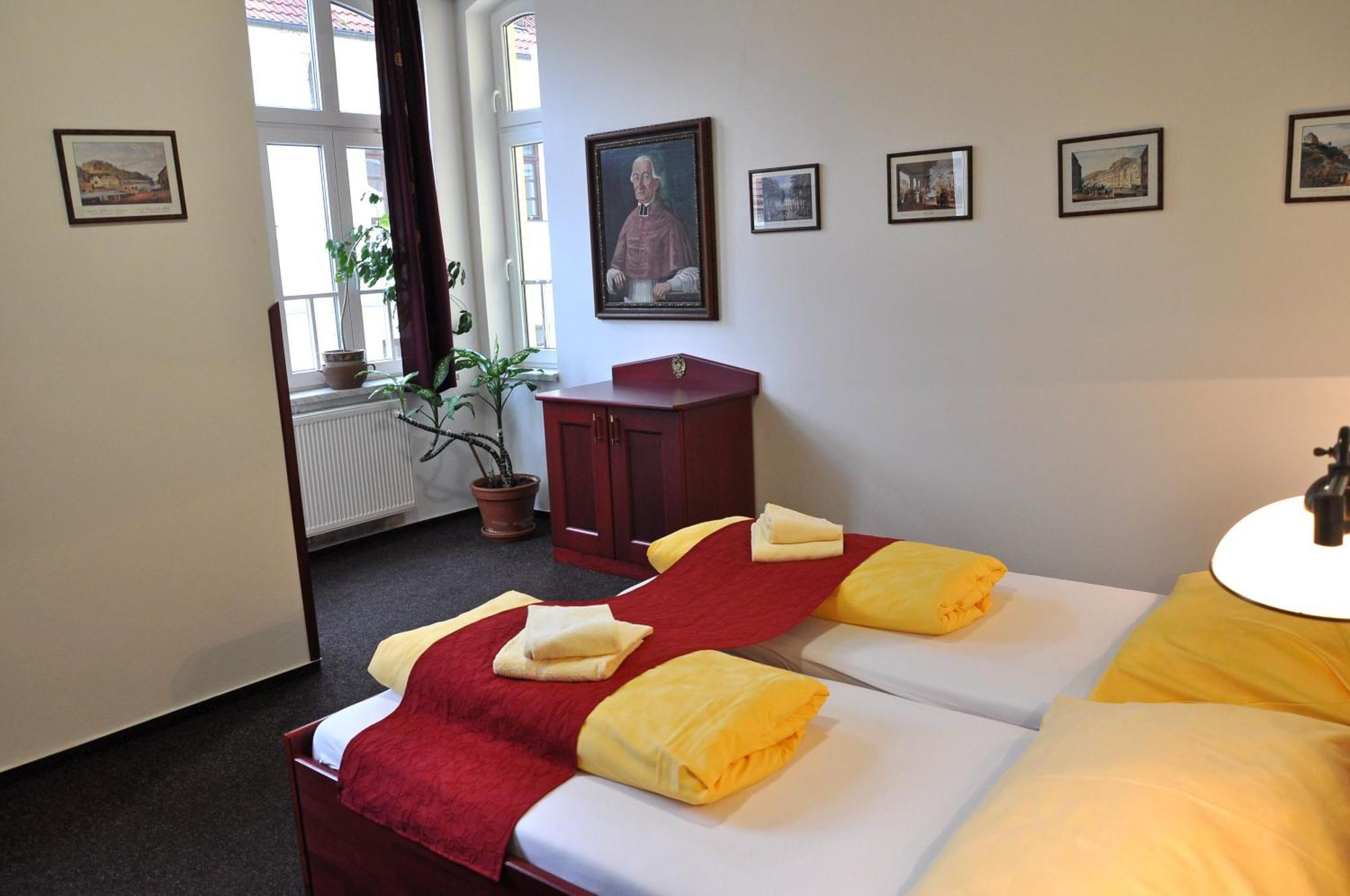 Hotel Cisar Ferdinand Локет Екстериор снимка