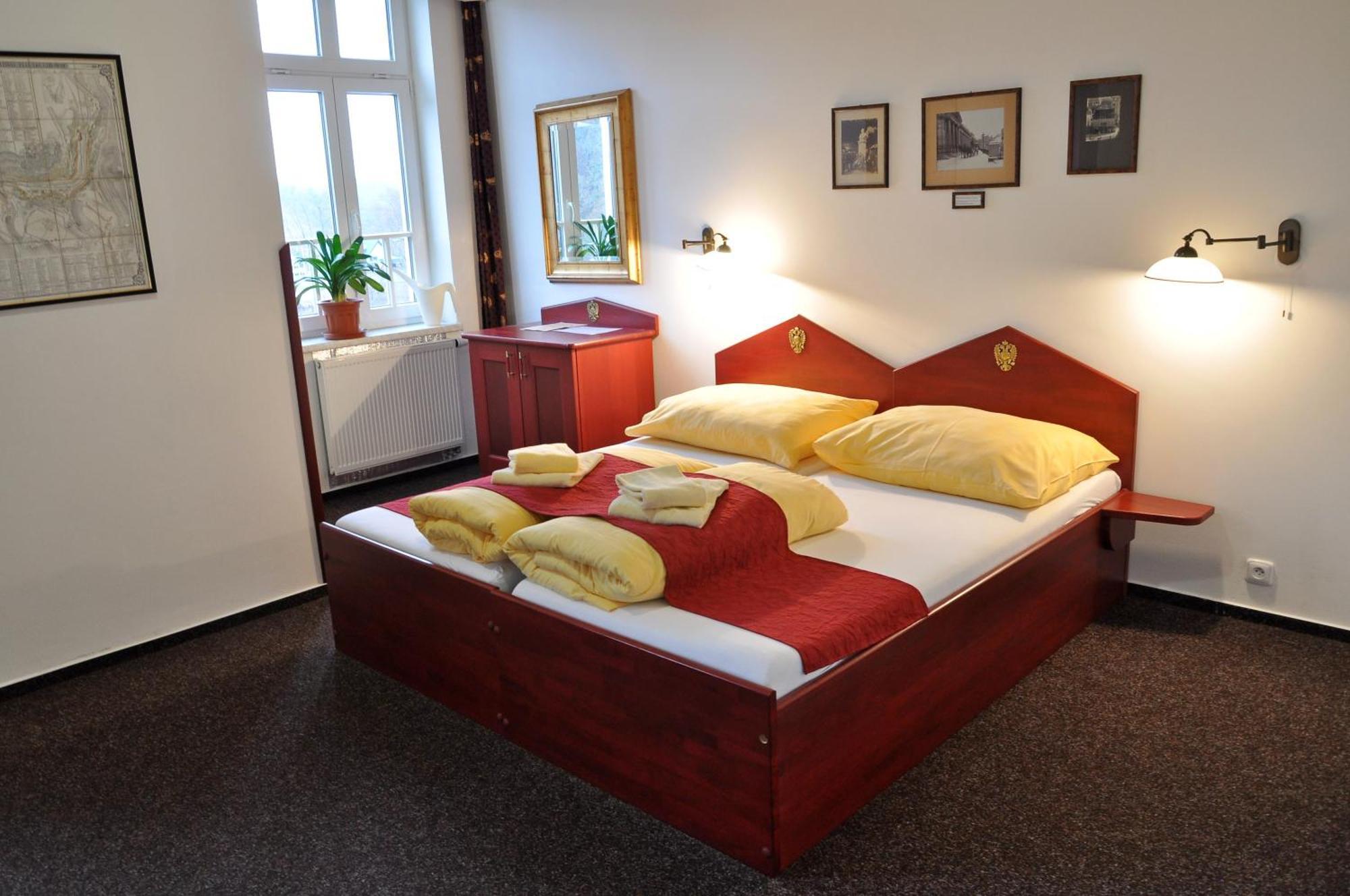 Hotel Cisar Ferdinand Локет Екстериор снимка
