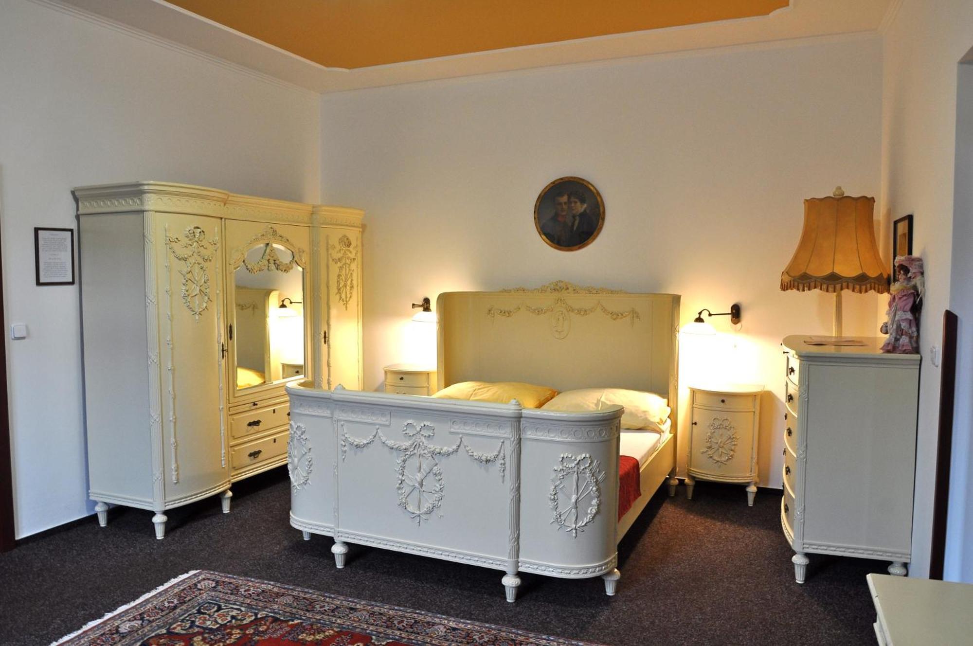Hotel Cisar Ferdinand Локет Екстериор снимка
