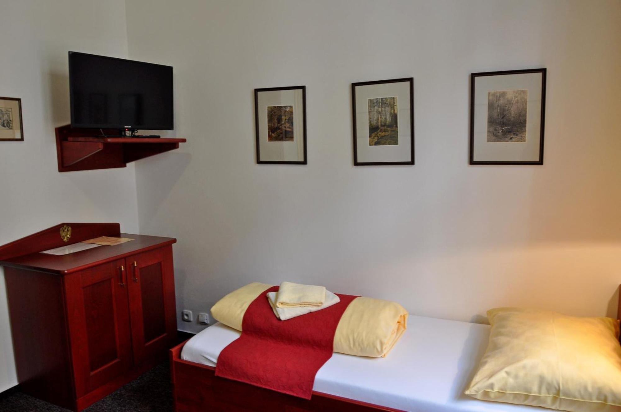 Hotel Cisar Ferdinand Локет Стая снимка