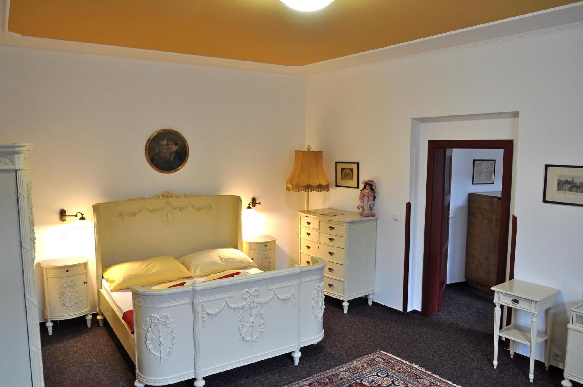 Hotel Cisar Ferdinand Локет Стая снимка
